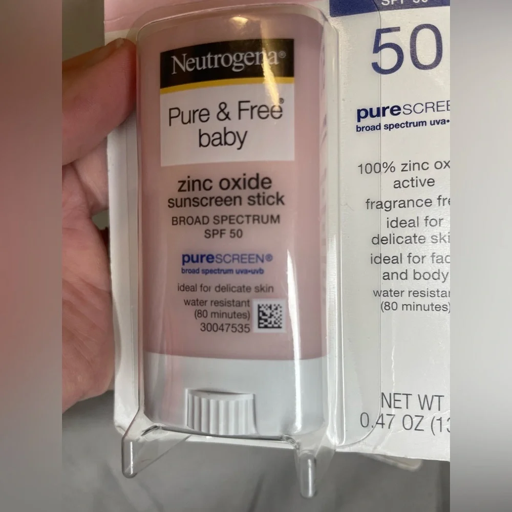 Neutrogena Pure & Free Baby Zinc Oxide 2 Sticks - Pink and White